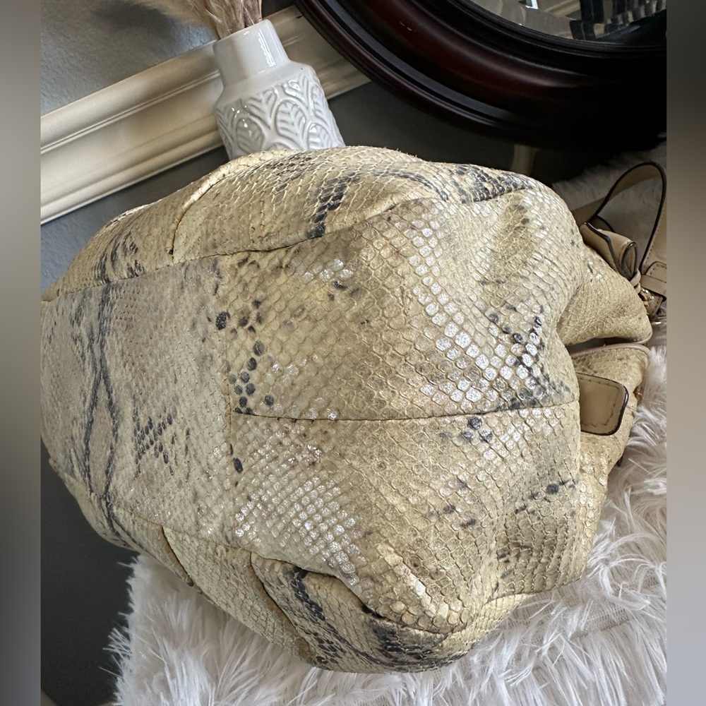EUC Coach Madison Python Embossed Maggie Shoulder Bag - Picture 9 of 16